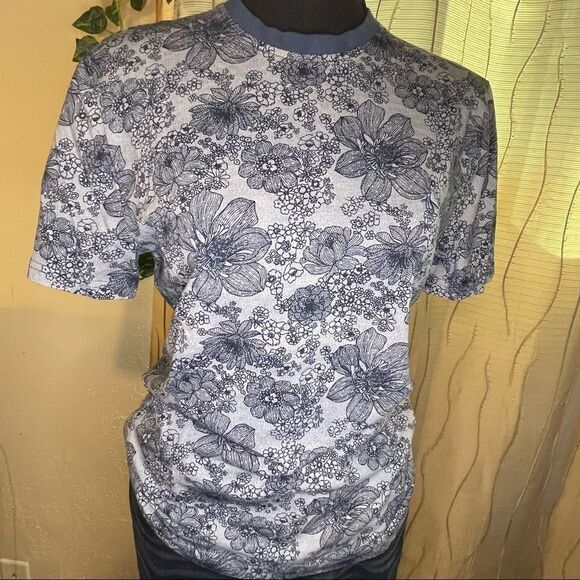 Original Penguin Light Blue T-shirt Style Blouse with Dark Blue Floral Pattern - Picture 2 of 10